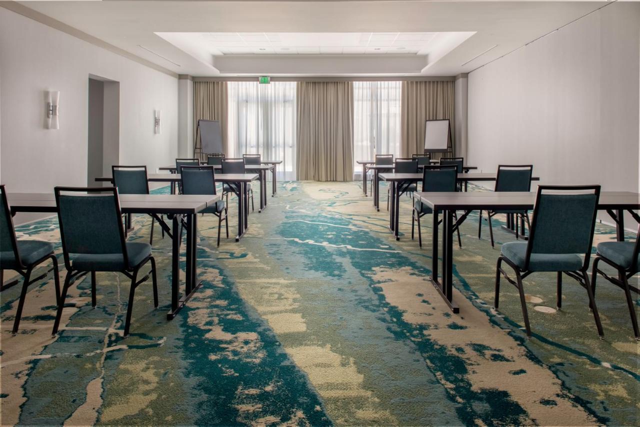 ホテル Courtyard By Marriott ジキル島 エクステリア 写真
