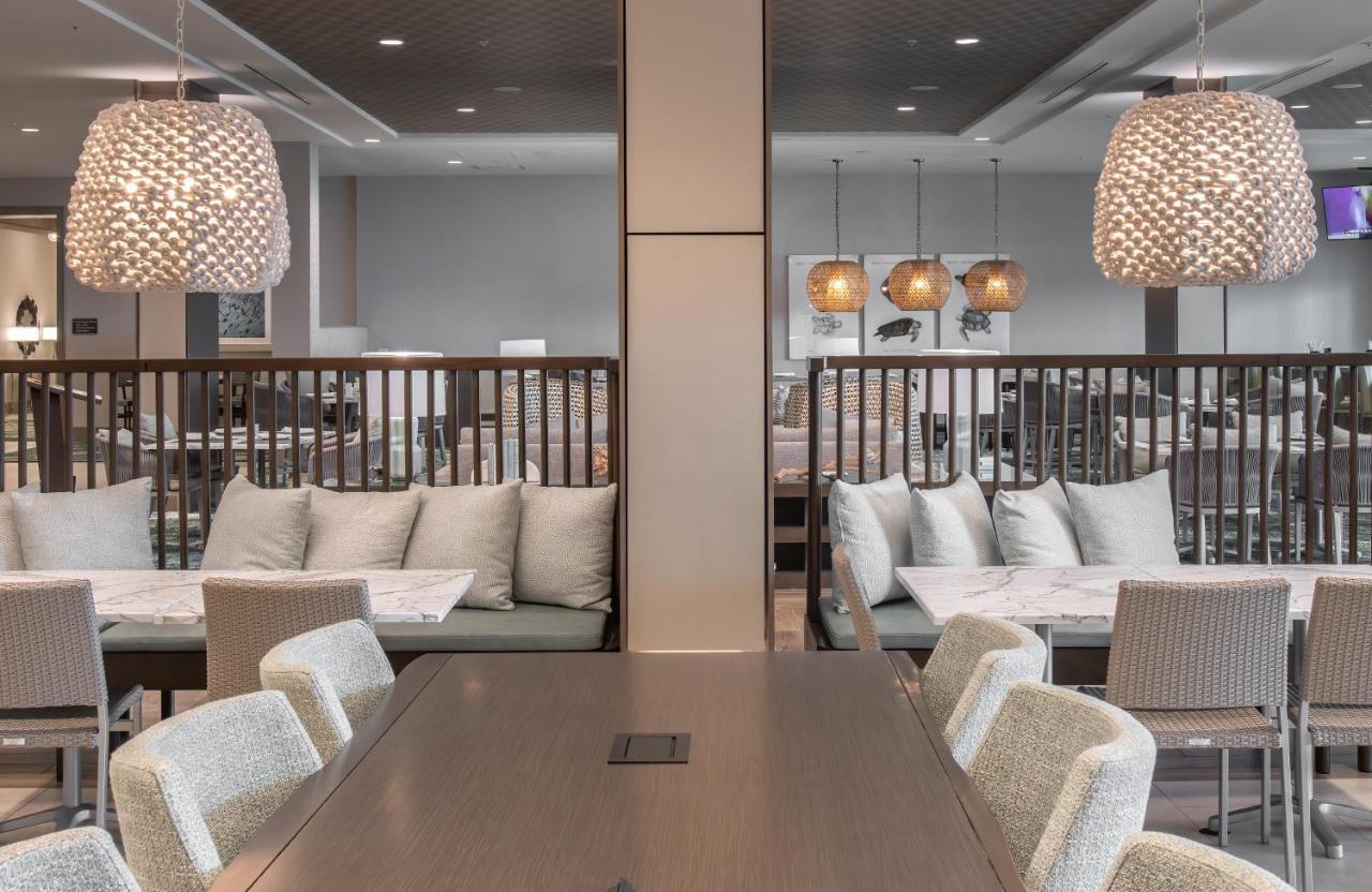 ホテル Courtyard By Marriott ジキル島 エクステリア 写真
