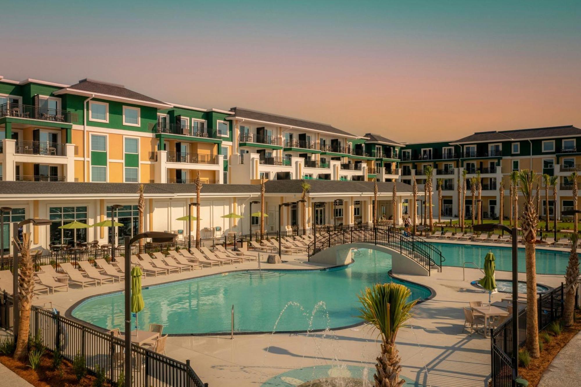 ホテル Courtyard By Marriott ジキル島 エクステリア 写真
