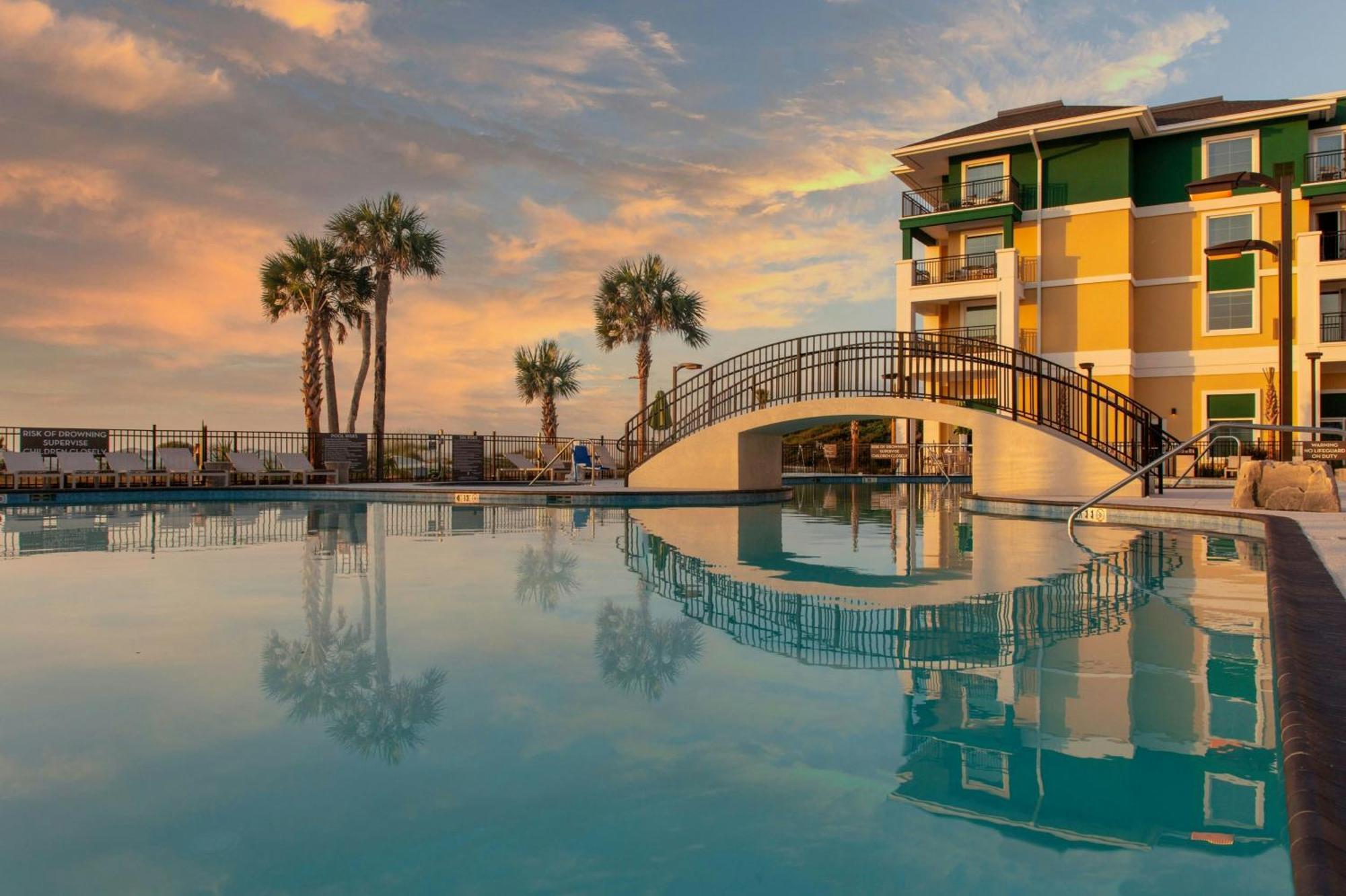 ホテル Courtyard By Marriott ジキル島 エクステリア 写真